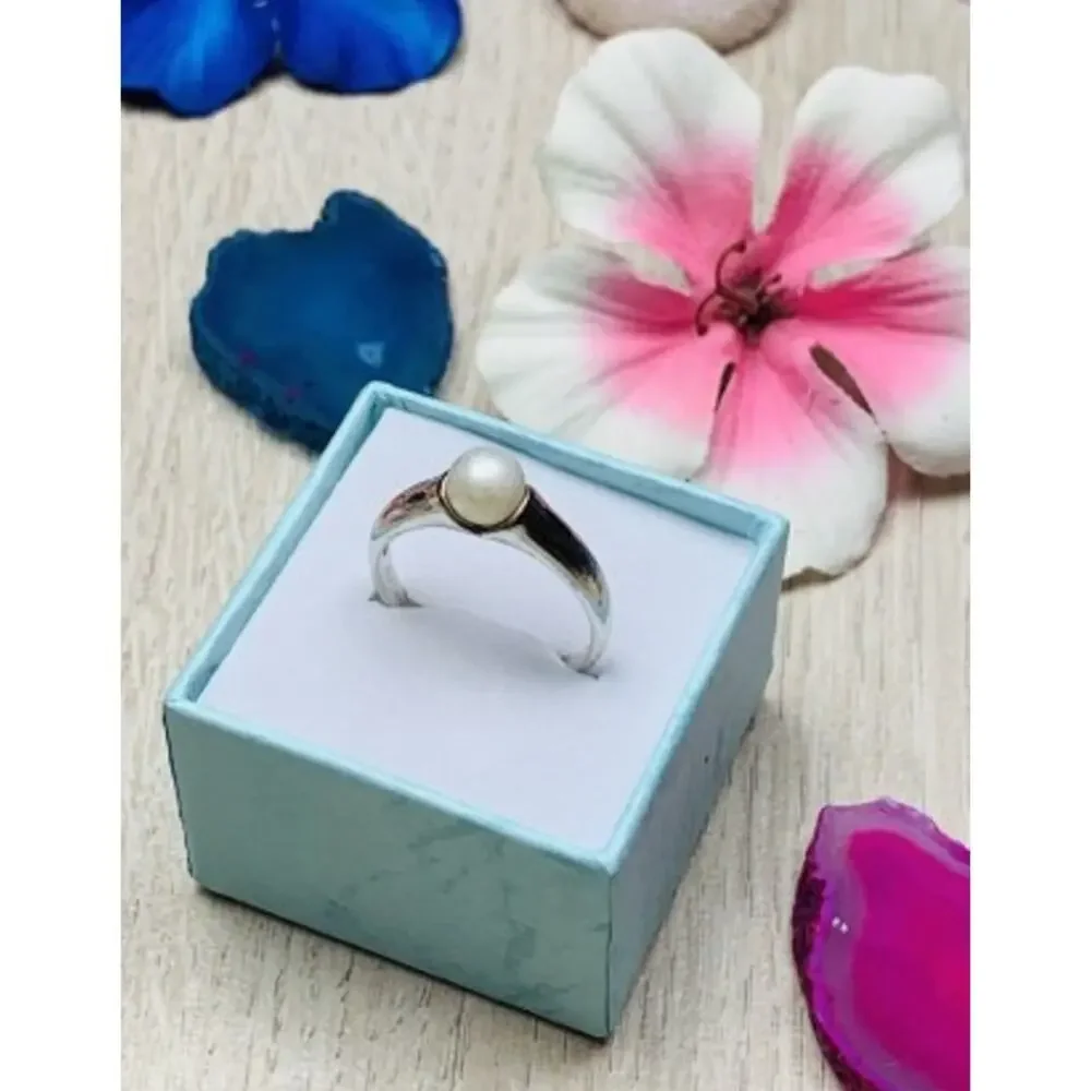 925 Sterling Silver Pearl Ring Size 8